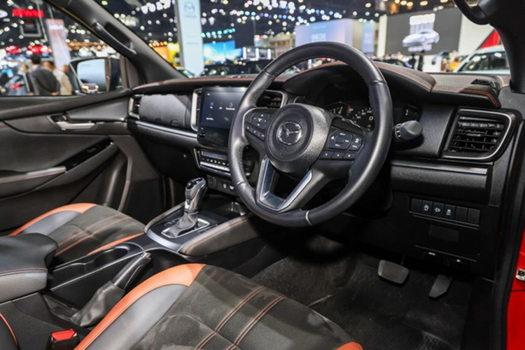 Mazda BT-50 2025 tu 570 trieu - 1,01 ty sap ve Viet Nam-Hinh-4