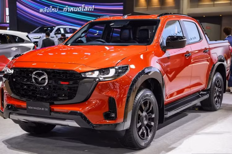 Mazda BT-50 2025 tu 570 trieu - 1,01 ty sap ve Viet Nam