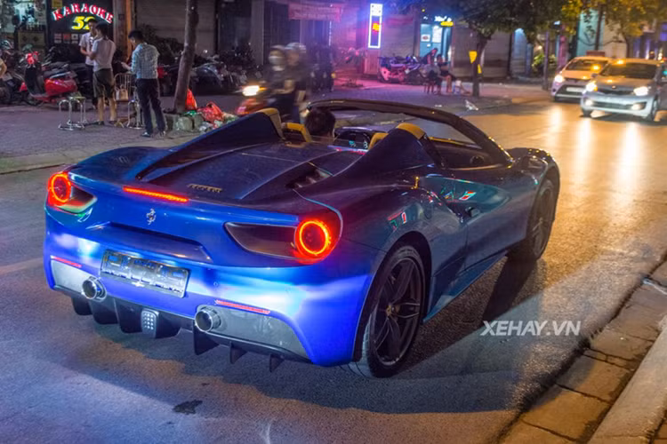 Tận thấy bộ đôi Ferrari mui trần bạc tỷ của đại gia Hà Nội - Hình 4 Tan thay bo doi Ferrari mui tran bac ty cua dai gia Ha Noi-Hinh-4