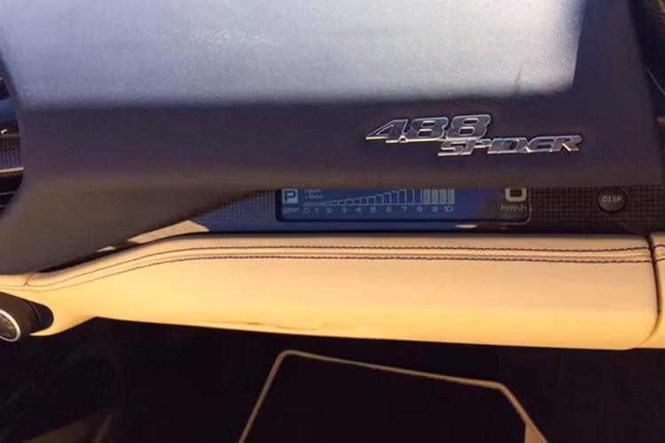 Tận thấy bộ đôi Ferrari mui trần bạc tỷ của đại gia Hà Nội - Hình 8 Tan thay bo doi Ferrari mui tran bac ty cua dai gia Ha Noi-Hinh-8