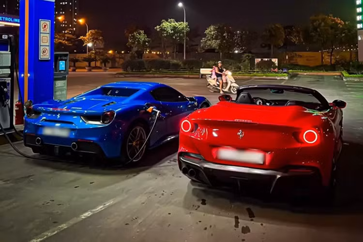 Tận thấy bộ đôi Ferrari mui trần bạc tỷ của đại gia Hà Nội - Hình 3 Tan thay bo doi Ferrari mui tran bac ty cua dai gia Ha Noi-Hinh-3