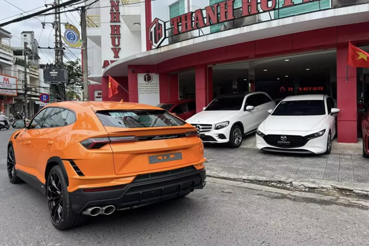 Can canh sieu SUV Lamborghini Urus S bac ty dau tien o Da Nang-Hinh-3