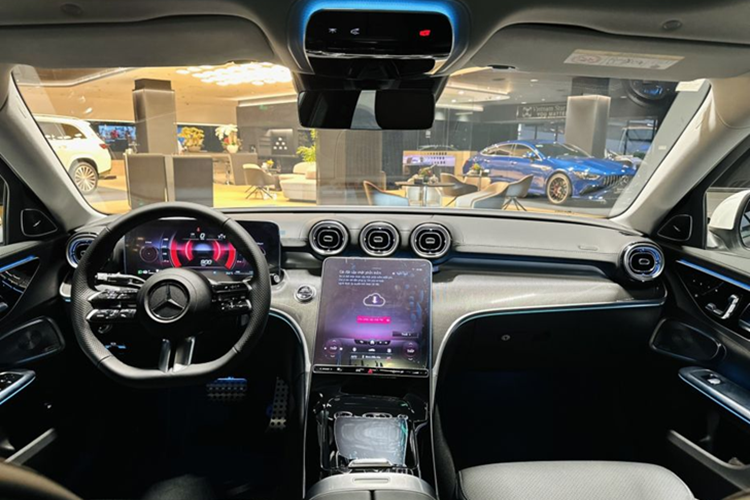 Mercedes-Benz Viet Nam nang cap C-Class 2025, tu 1,599 ty dong-Hinh-3