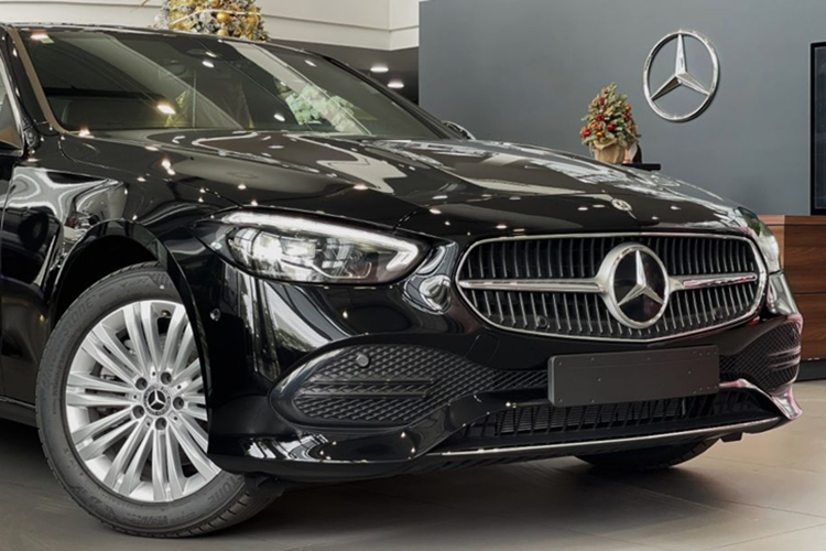 Mercedes-Benz Viet Nam nang cap C-Class 2025, tu 1,599 ty dong-Hinh-2