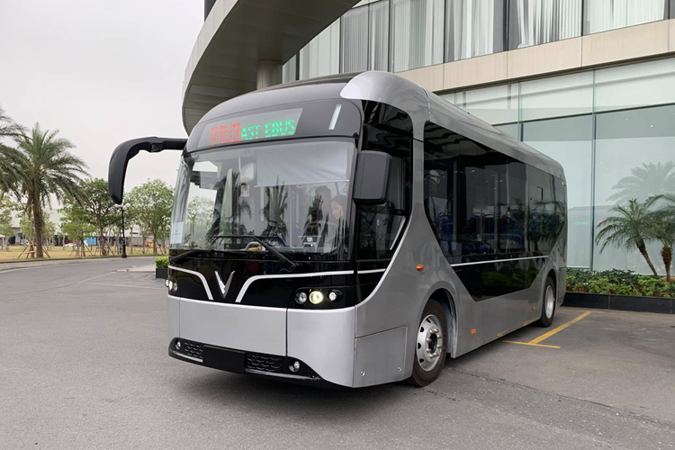 Tan thay xe buyt VinFast dien co nho va oto chuyen cho hoc sinh-Hinh-5