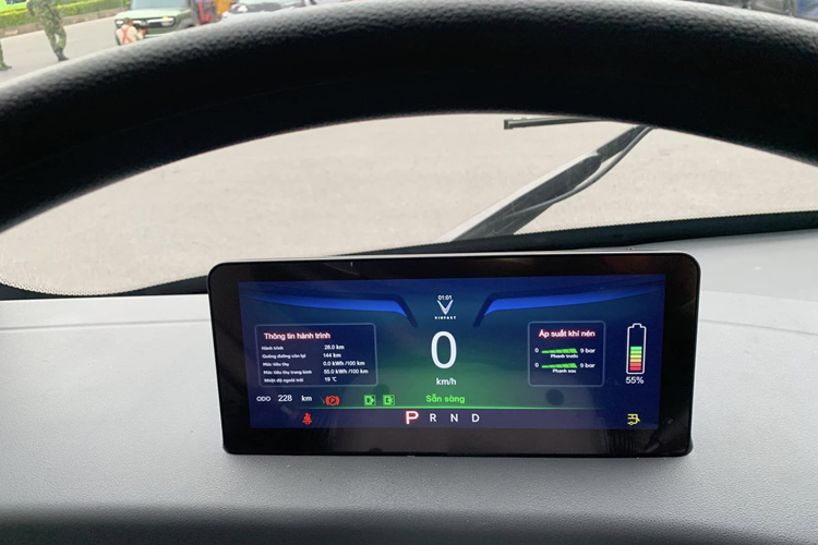 Tan thay xe buyt VinFast dien co nho va oto chuyen cho hoc sinh-Hinh-9