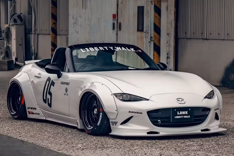 Mazda MX-5 giá rẻ độ “lết đất” như siêu xe chỉ 112 triệu - Hình 2 Mazda MX-5 gia re do “let dat” nhu sieu xe chi 112 trieu-Hinh-2
