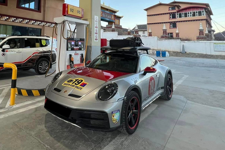 Porsche 911 Dakar cua dai gia Viet 
