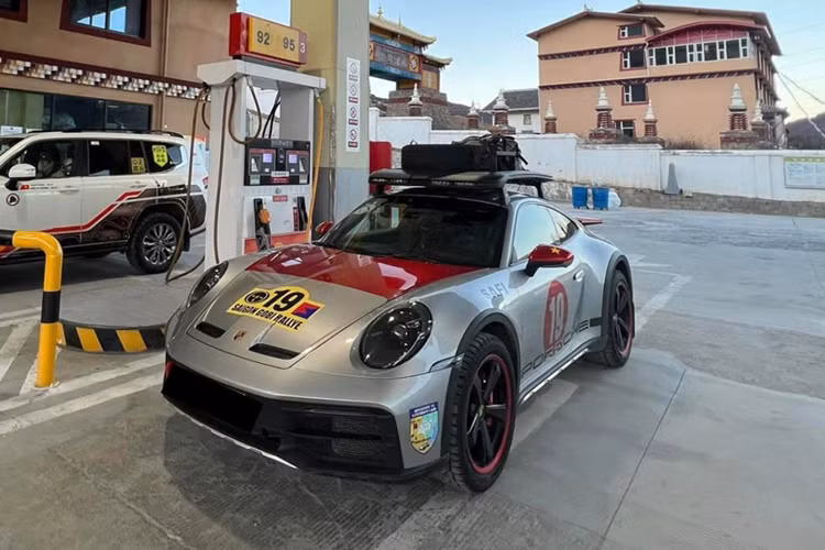 Porsche 911 Dakar cua dai gia Viet 