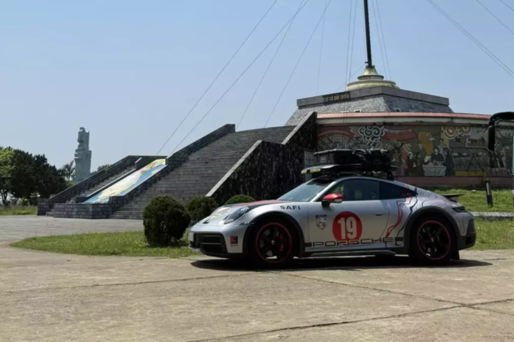 Porsche 911 Dakar cua dai gia Viet 