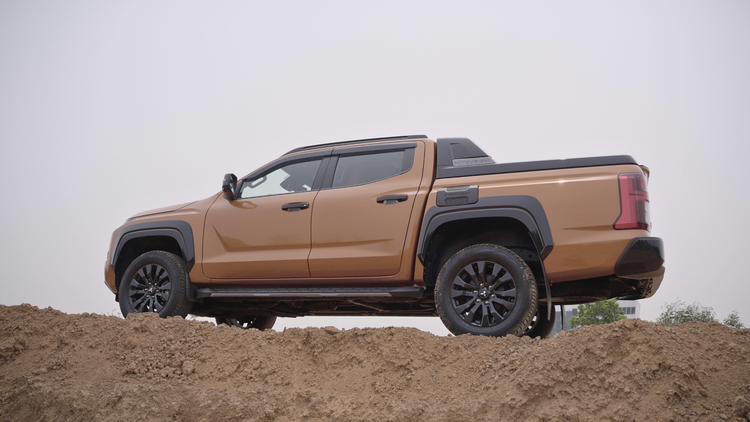 Danh gia Mitsubishi Triton the he moi - da dang nhu cau su dung-Hinh-2