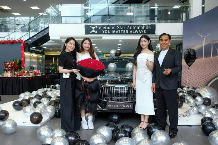 Mercedes-Benz Maybach gan 9 ty do dang Lo Lem con gai Quyen Linh