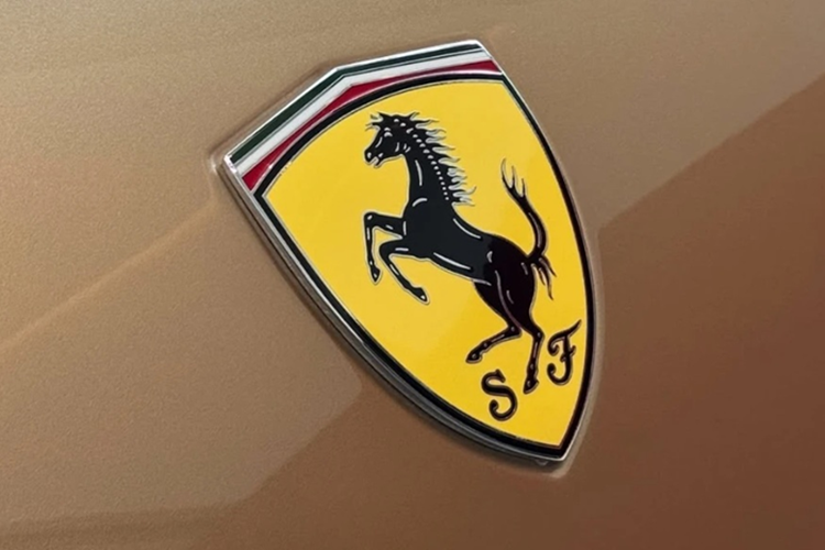 Ferrari 12Cilindri hon 11 ty mau sieu doc cua Youtuber Shmee150-Hinh-7