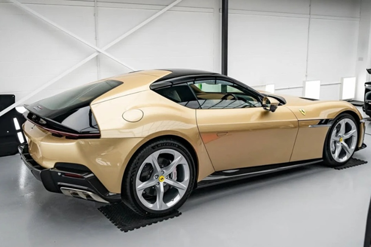 Ferrari 12Cilindri hon 11 ty mau sieu doc cua Youtuber Shmee150-Hinh-11