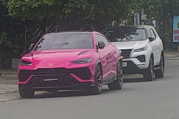 Lamborghini Urus hon 16 ty 