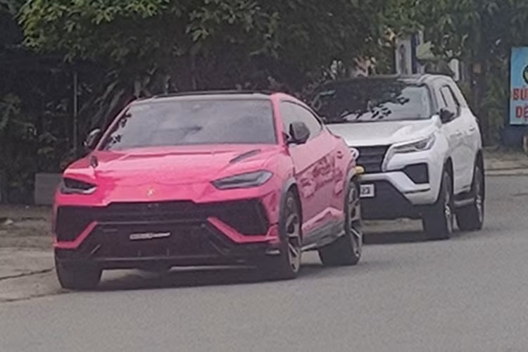 Lamborghini Urus hon 16 ty 