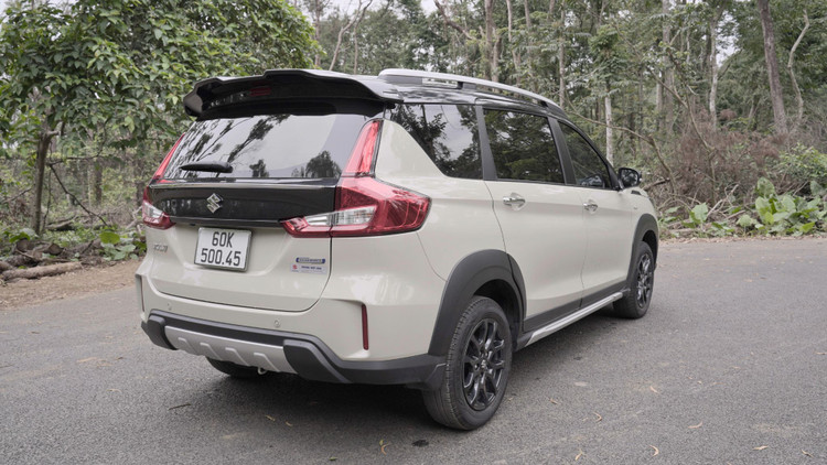 Suzuki XL7 Hybrid tu 599 trieu, xe 7 cho ly tuong cho gia dinh?-Hinh-4
