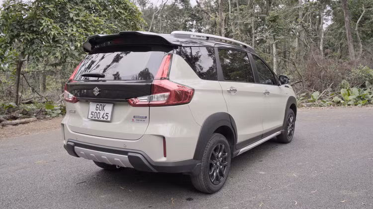Suzuki XL7 Hybrid tu 599 trieu, xe 7 cho ly tuong cho gia dinh?-Hinh-4