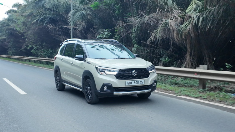 Suzuki XL7 Hybrid tu 599 trieu, xe 7 cho ly tuong cho gia dinh?-Hinh-12