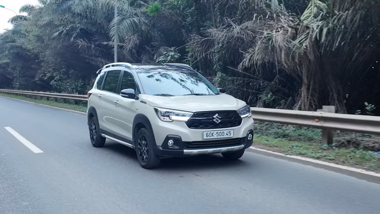 Suzuki XL7 Hybrid tu 599 trieu, xe 7 cho ly tuong cho gia dinh?-Hinh-12
