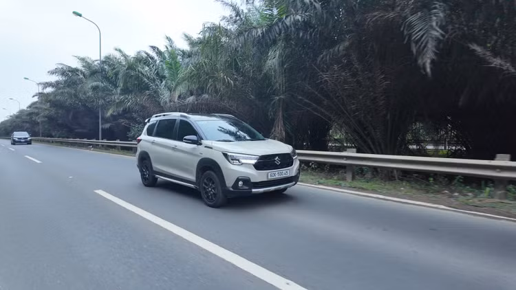 Suzuki XL7 Hybrid tu 599 trieu, xe 7 cho ly tuong cho gia dinh?-Hinh-15