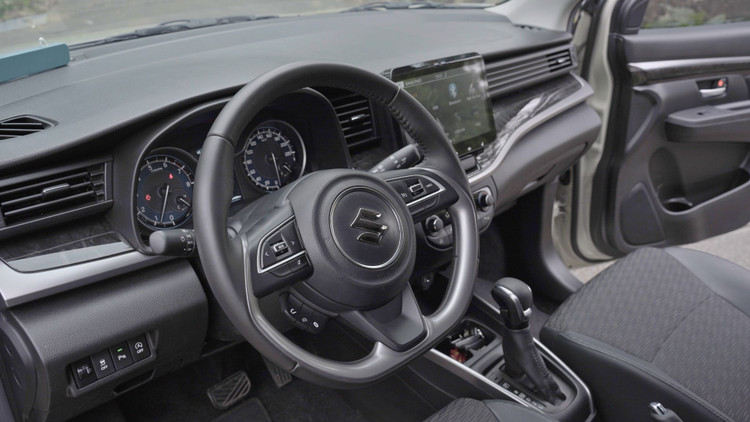 Suzuki XL7 Hybrid tu 599 trieu, xe 7 cho ly tuong cho gia dinh?-Hinh-11