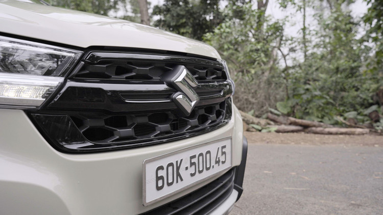 Suzuki XL7 Hybrid tu 599 trieu, xe 7 cho ly tuong cho gia dinh?-Hinh-2