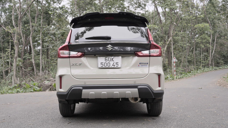 Suzuki XL7 Hybrid tu 599 trieu, xe 7 cho ly tuong cho gia dinh?-Hinh-6