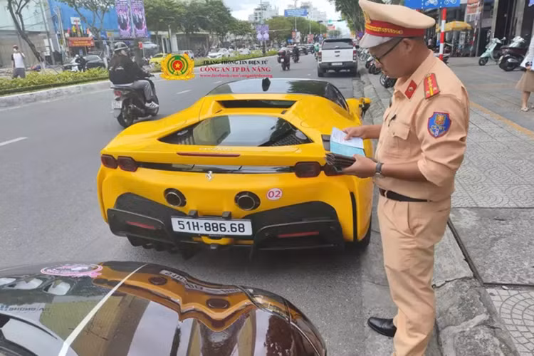 Tận thấy dàn siêu xe gần 400 tỷ của Hoàng Kim Khánh tại Huế - Hình 3 Tan thay dan sieu xe gan 400 ty cua Hoang Kim Khanh tai Hue-Hinh-3