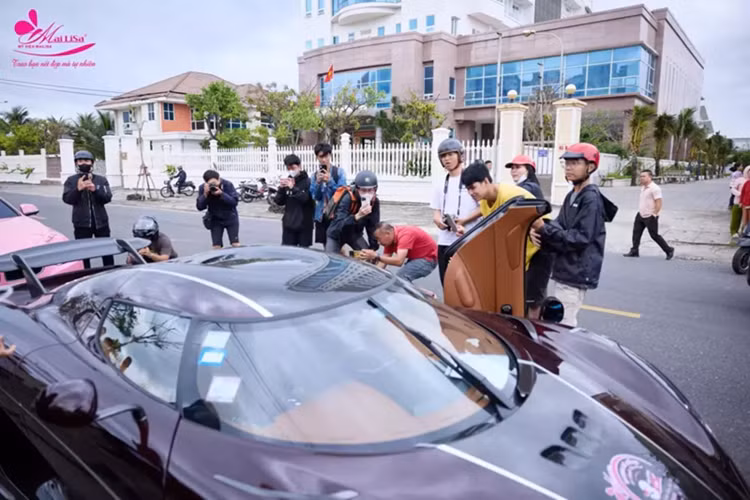 Tận thấy dàn siêu xe gần 400 tỷ của Hoàng Kim Khánh tại Huế - Hình 6 Tan thay dan sieu xe gan 400 ty cua Hoang Kim Khanh tai Hue-Hinh-6