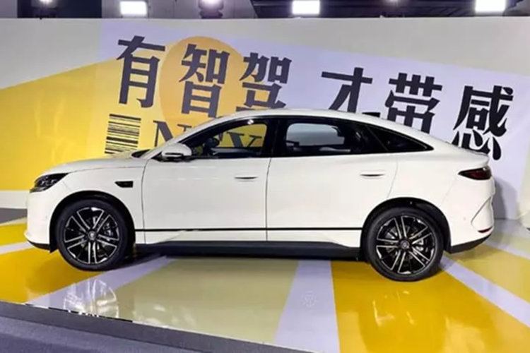 BYD Qin L 2025 them goi “God's Eye” C, tu 16.500 USD-Hinh-2