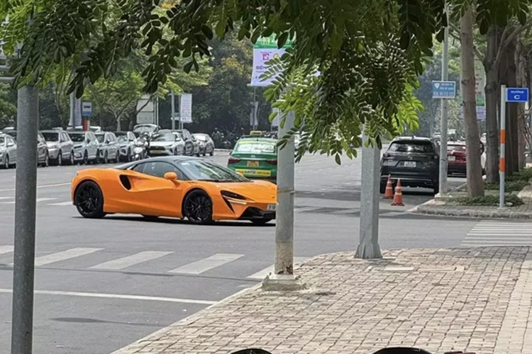 McLaren Artura Spider gan 17 ty 