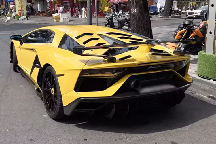 Lamborghini Aventador SVJ hơn 53 tỷ của đại gia Jacky tái xuất - Hình 2 Lamborghini Aventador SVJ hon 53 ty cua dai gia Jacky tai xuat-Hinh-2