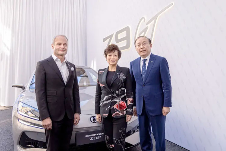 Sep BYD khoe - Denza Z9 GT “tot hon gap 10 lan” Mercedes, BMW