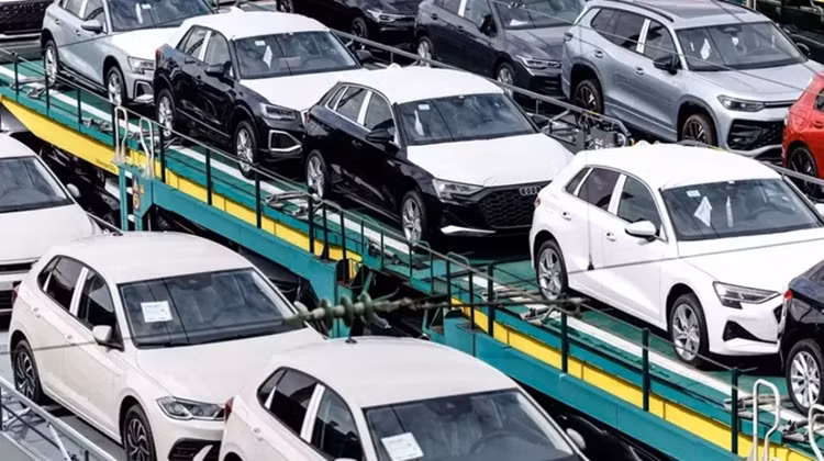 Hang loat hang xe ngung nhap khau oto vao My