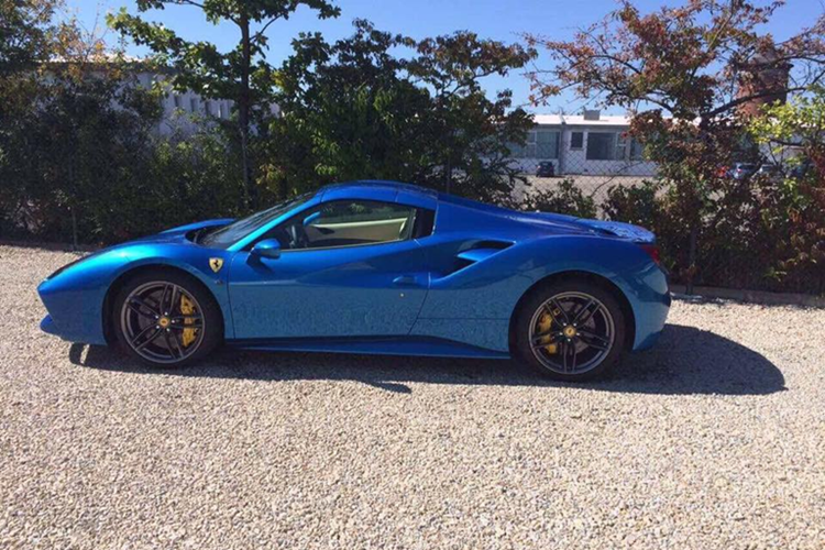 Ferrari 488 Spider hon 10 ty 