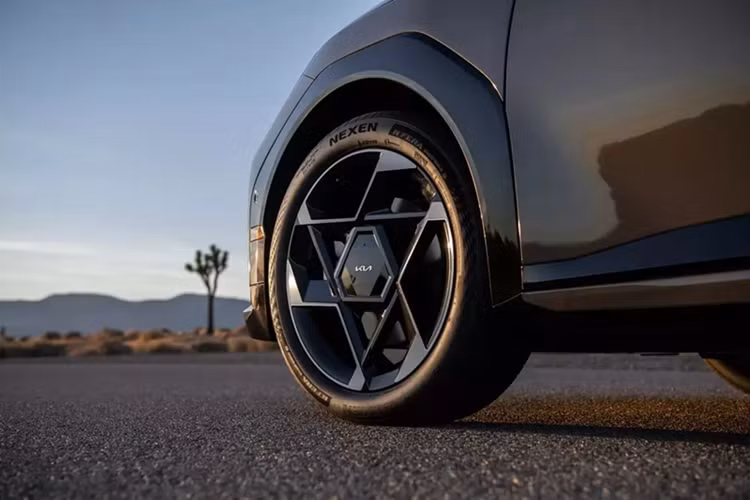 Kia EV4 hatchback va sedan - “mon la” cho thi truong oto dien-Hinh-5