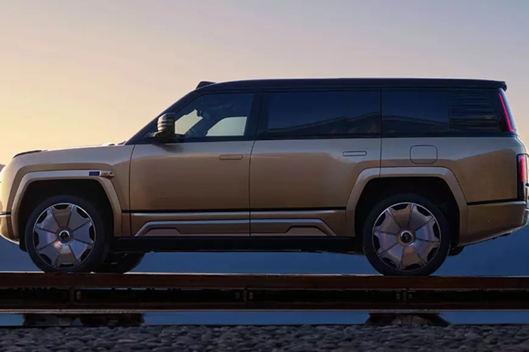 Yangwang U8L - SUV điện hạng sang của BYD với 7 chỗ ngồi - Hình 2 Yangwang U8L - SUV dien hang sang cua BYD voi 7 cho ngoi-Hinh-2