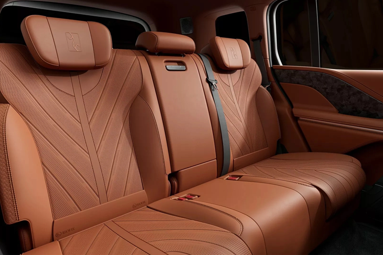 Yangwang U8L - SUV điện hạng sang của BYD với 7 chỗ ngồi - Hình 10 Yangwang U8L - SUV dien hang sang cua BYD voi 7 cho ngoi-Hinh-10