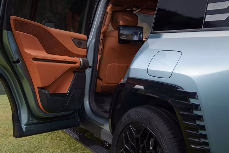 Yangwang U8L - SUV dien hang sang cua BYD voi 7 cho ngoi-Hinh-7