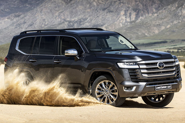 Toyota Land Cruiser 300 2025 tu 899 trieu dong dang 
