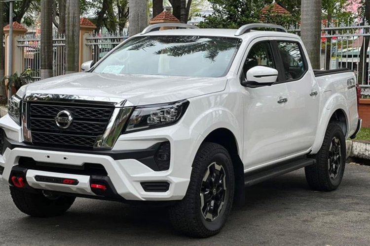 Ban tai Nissan Navara tai Viet Nam giam 