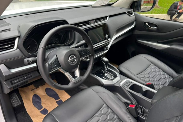 Ban tai Nissan Navara tai Viet Nam giam 