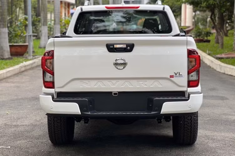 Ban tai Nissan Navara tai Viet Nam giam 