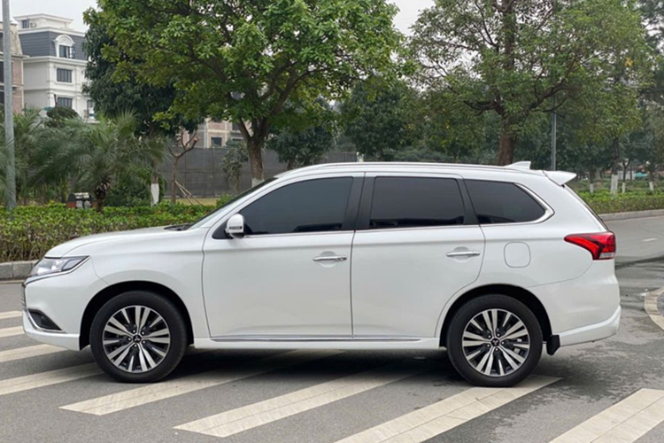 Mitsubishi Outlander dang 