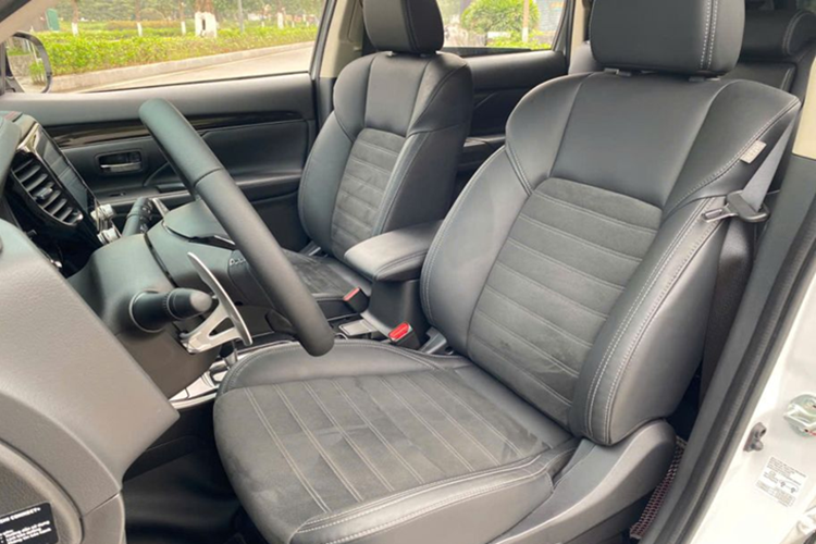 Mitsubishi Outlander dang 