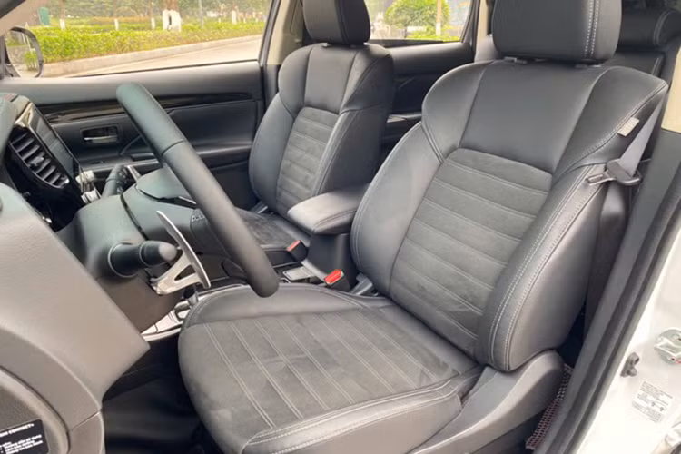 Mitsubishi Outlander dang 