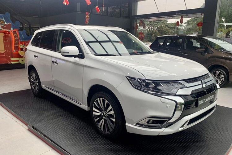 Mitsubishi Outlander dang 