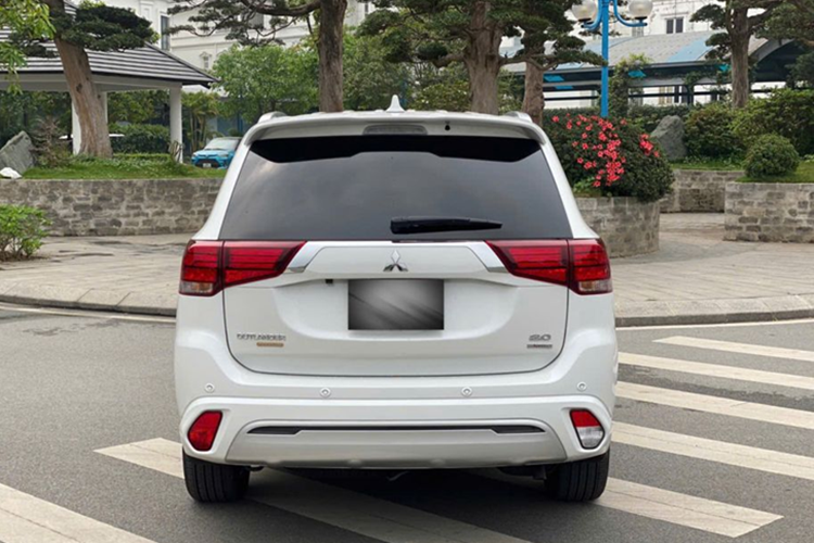 Mitsubishi Outlander dang 