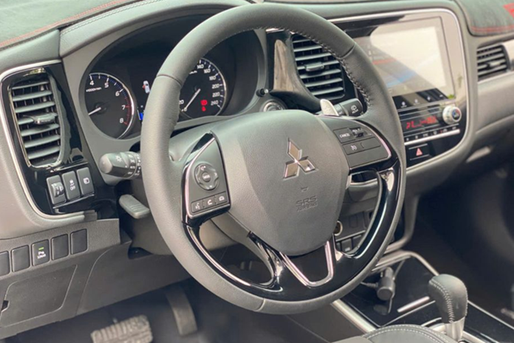 Mitsubishi Outlander dang 